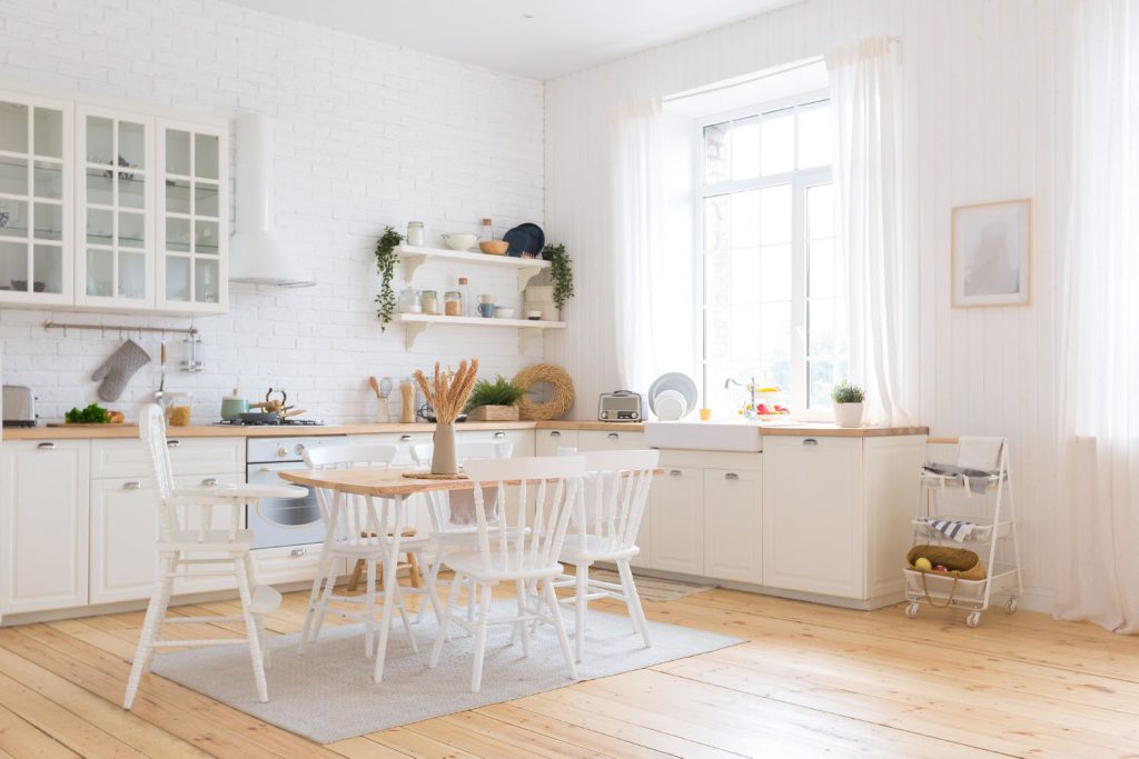 Podłogi dębowe to jedne z najpiękniejszych i najtrwalszych podłóg, jakie można wybrać do swojego domu